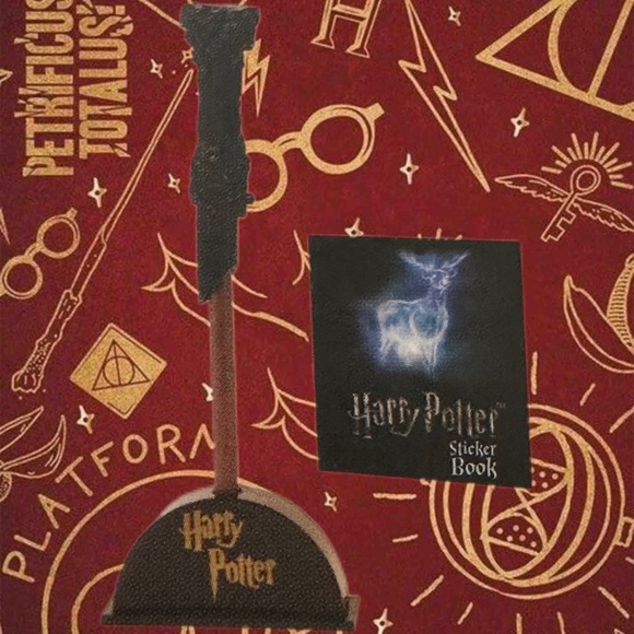 Harry Potter Wizard's Wand with Sticker Book | Lights Up! | SEALED - Picture 2 of 3